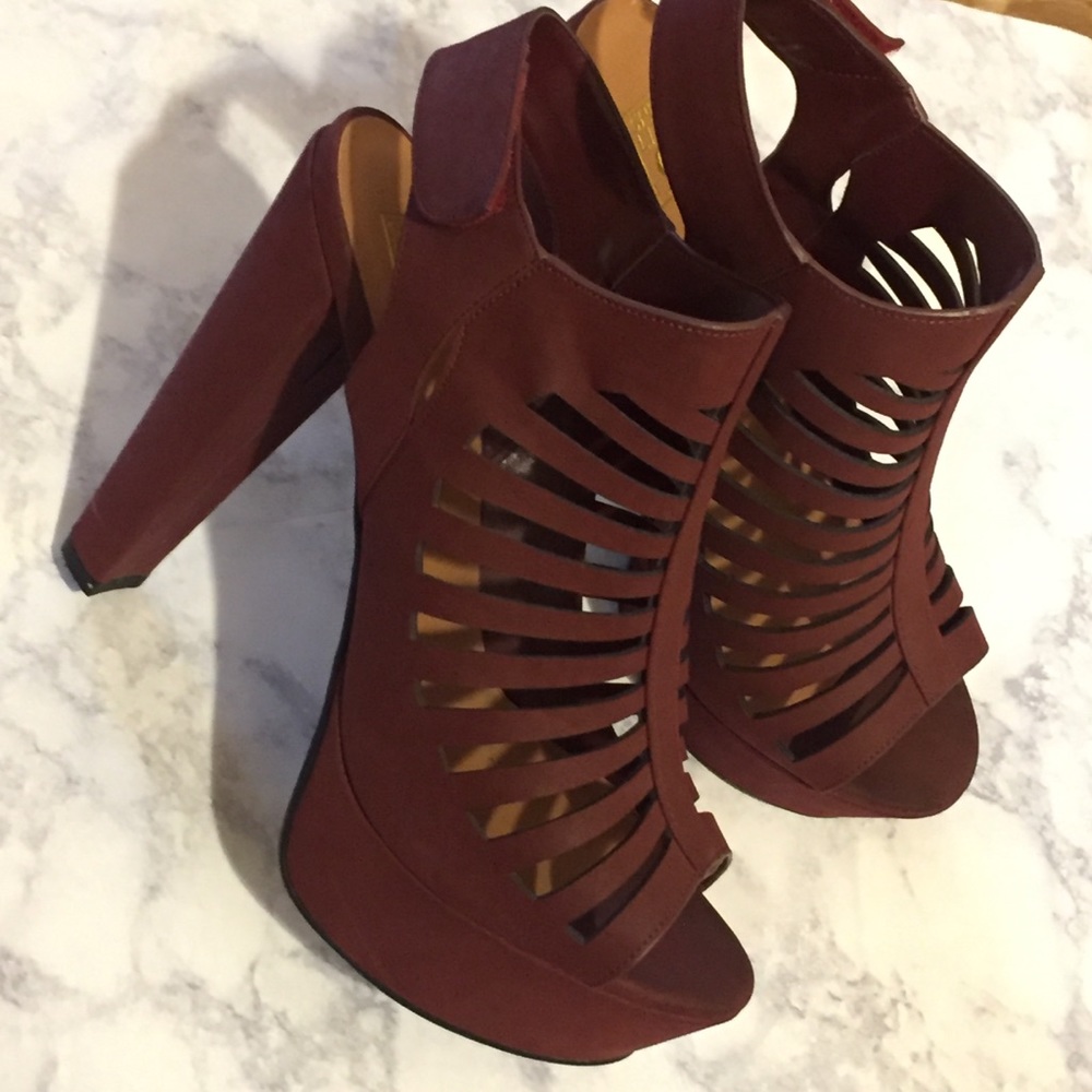 ***Spring Cleaning Sale*** Burgundy platform heels